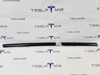 молдинг двери передней правой Tesla Model 3 2 поколение 2024, 1873572-99