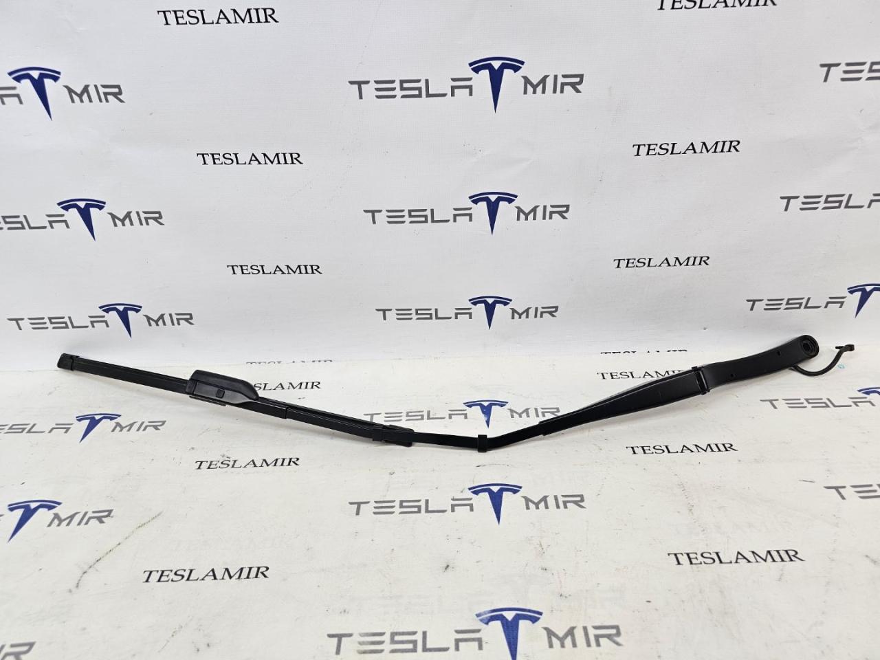щеткодержатель (поводок стеклоочистителя, дворник) Tesla Model 3 2 поколение 2025, 1076730-00, 1878488-00, 1878486-00 - фото №1