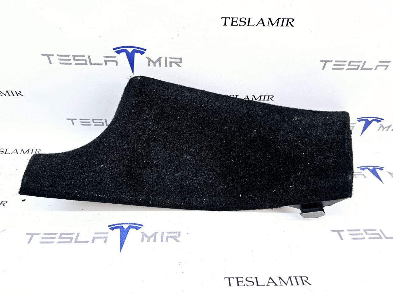 Накладка стойки С внутренняя левая нижняя Tesla Model Y 1 поколение 2022, 1622193-00, 1622195-00 - фото №1