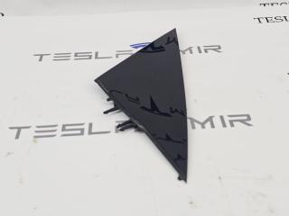 Накладка на зеркало (треугольник) правая Tesla Model 3 1 поколение 2023, 1130656-00