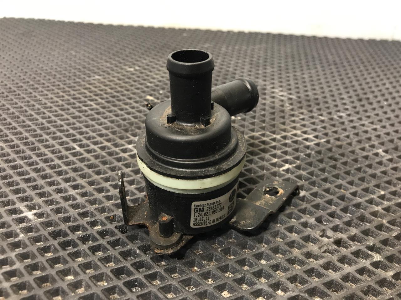 насос антифриза дополнительный Chevrolet Equinox 3 поколение 2018, 1.5 л., бензин, бежевый, полный привод, 23463177 - фото №1