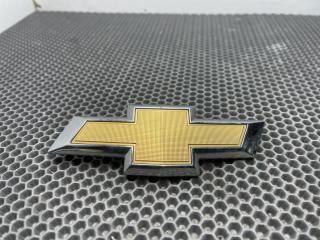 эмблема Chevrolet Equinox 3 поколение 2018, 1.5 л., бензин, бежевый, полный привод, 23136671