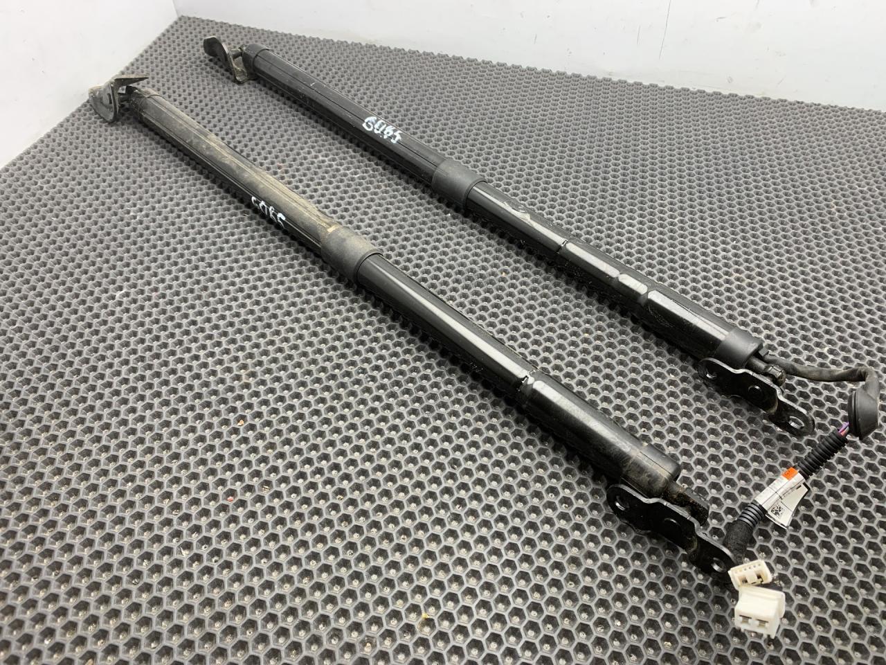 амортизатор крышки багажника (3-5 двери) Acura MDX 4 поколение 2022, 3.5 л., бензин, АКПП, серебристый, полный привод - фото №1