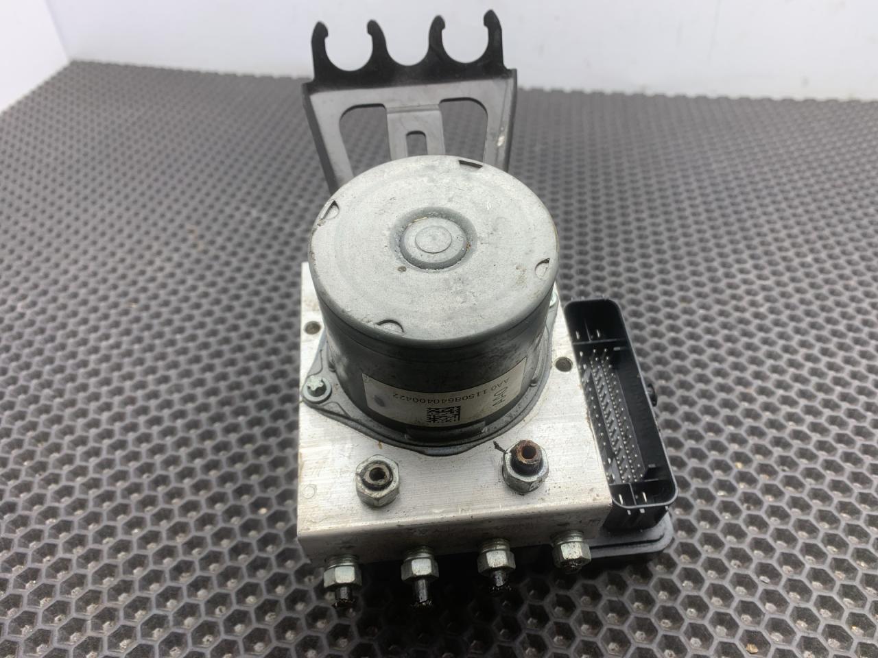 блок ABS Acura MDX 4 поколение 2022, 3.5 л., бензин, АКПП, серебристый, полный привод, 57110TYAA040M1 - фото №1