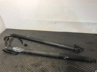 амортизатор крышки багажника (3-5 двери) Chevrolet Equinox 3 поколение (2017 - 2026), 1.5 л., бензин, АКПП, белый, передний привод, 84178754