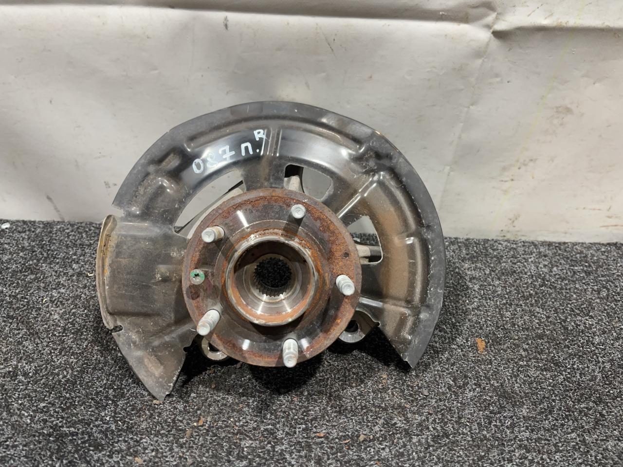 ступица передняя правая Buick Encore GX 1 поколение 2022, 1.3 л., бензин, АКПП, чёрный, полный привод - фото №1