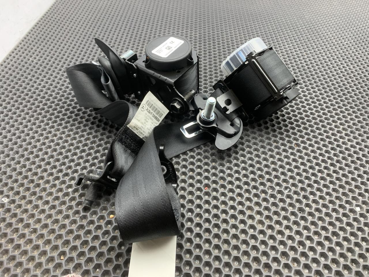 ремень безопасности Acura MDX 4 поколение 2022, 3.5 л., бензин, АКПП, серебристый, полный привод, 82850-TYA-A010-M1, 82450-TYA-A012-M1 - фото №1