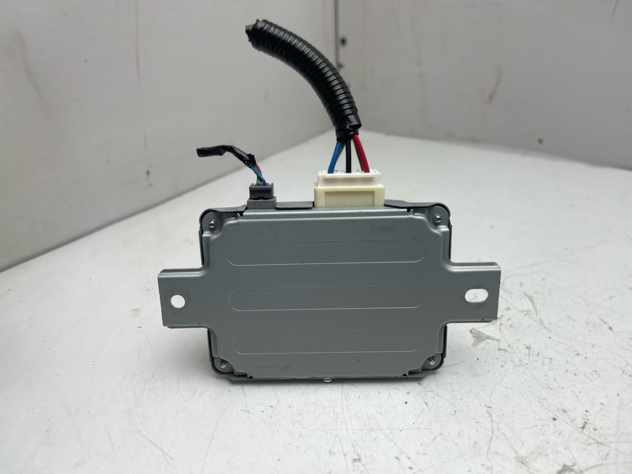 Блок стабилизации напряжения Acura RDX 3 поколение 2020, 2.0 л., бензин, АКПП, черный, внедорожник 5 дв., полный привод, 31600-TJB-A01 - фото №1