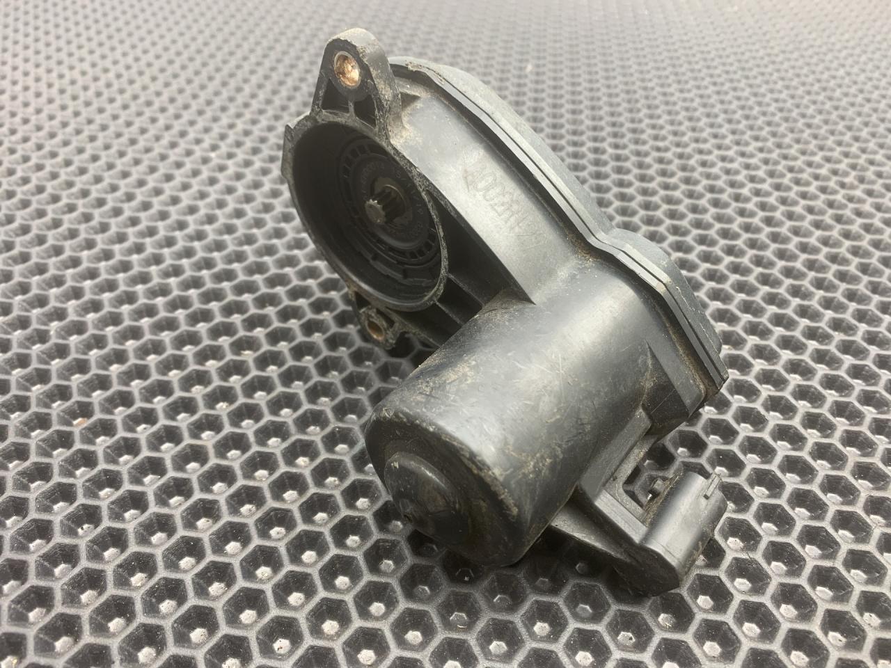 моторчик стояночного тормоза заднего Chevrolet TrailBlazer 3 поколение 2021, 1.3 л., бензин, АКПП, черный, хетчбэк 5 дв., передний привод, PA002R129 - фото №1