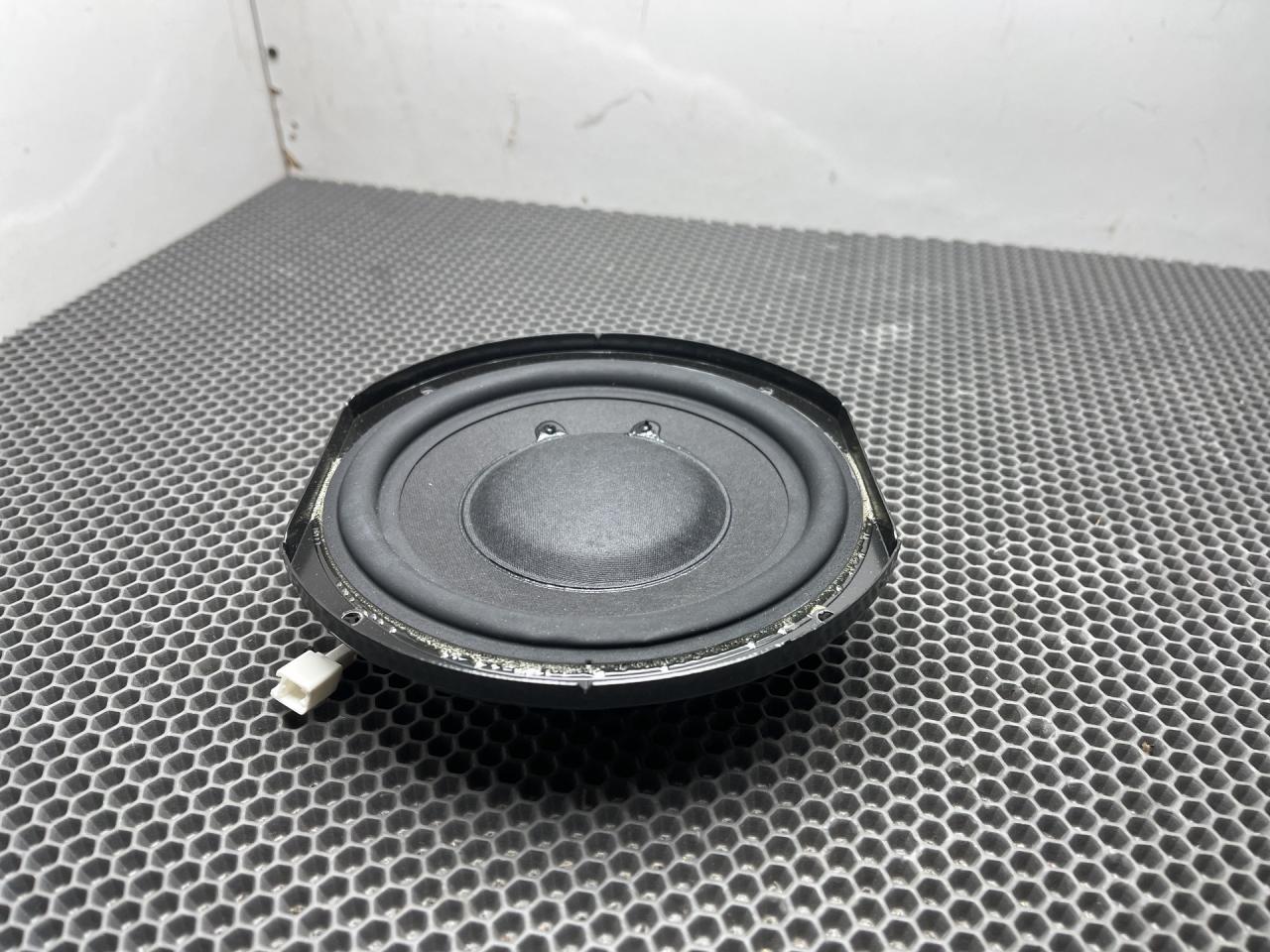 сабвуфер Acura MDX 4 поколение 2022, 3.5 л., бензин, АКПП, серебристый, полный привод - фото №1