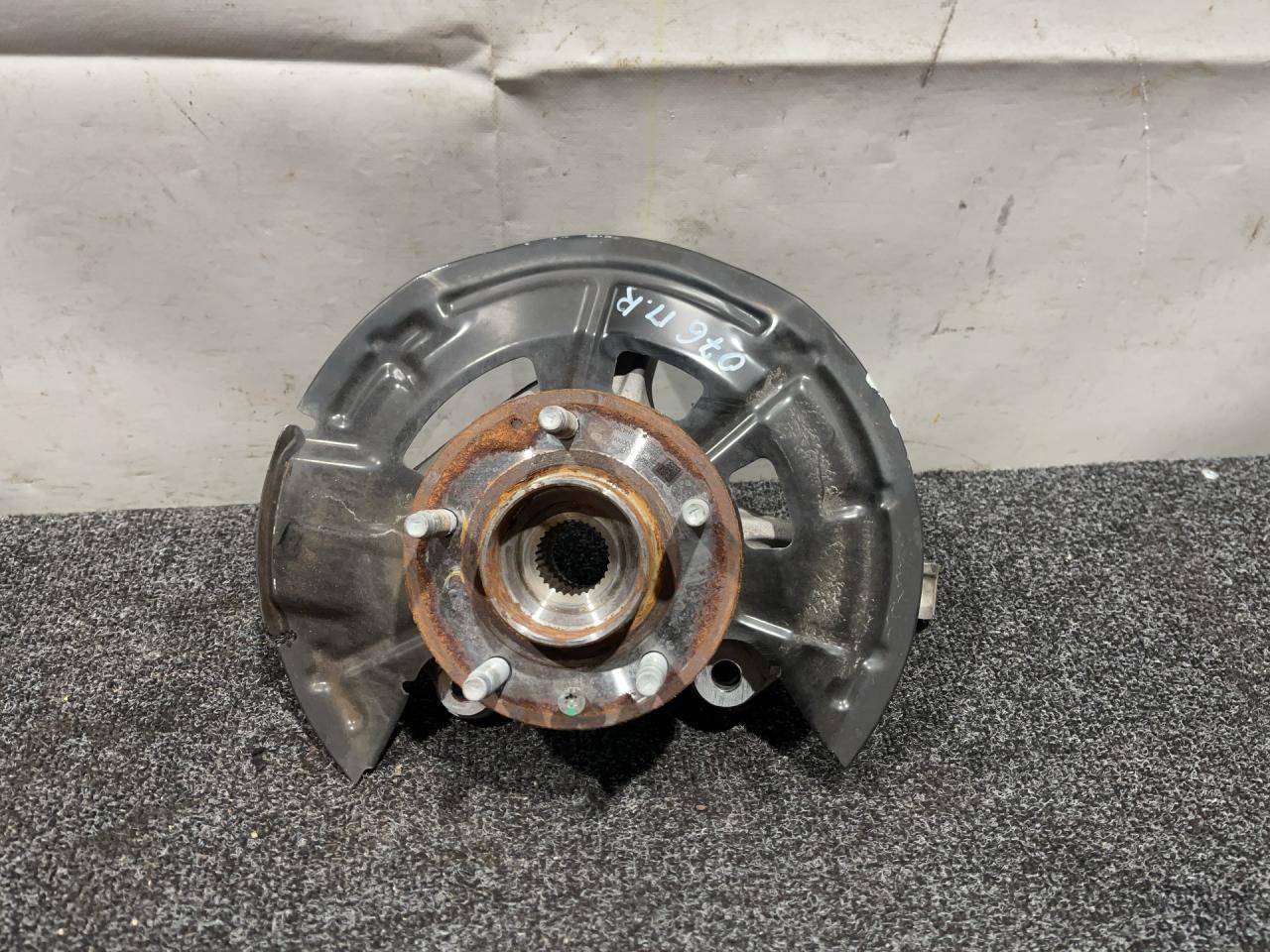 ступица передняя правая Chevrolet TrailBlazer 3 поколение 2021, 1.3 л., бензин, АКПП, черный, полный привод, 13526966, 5687626, 9B0R78434752 - фото №1