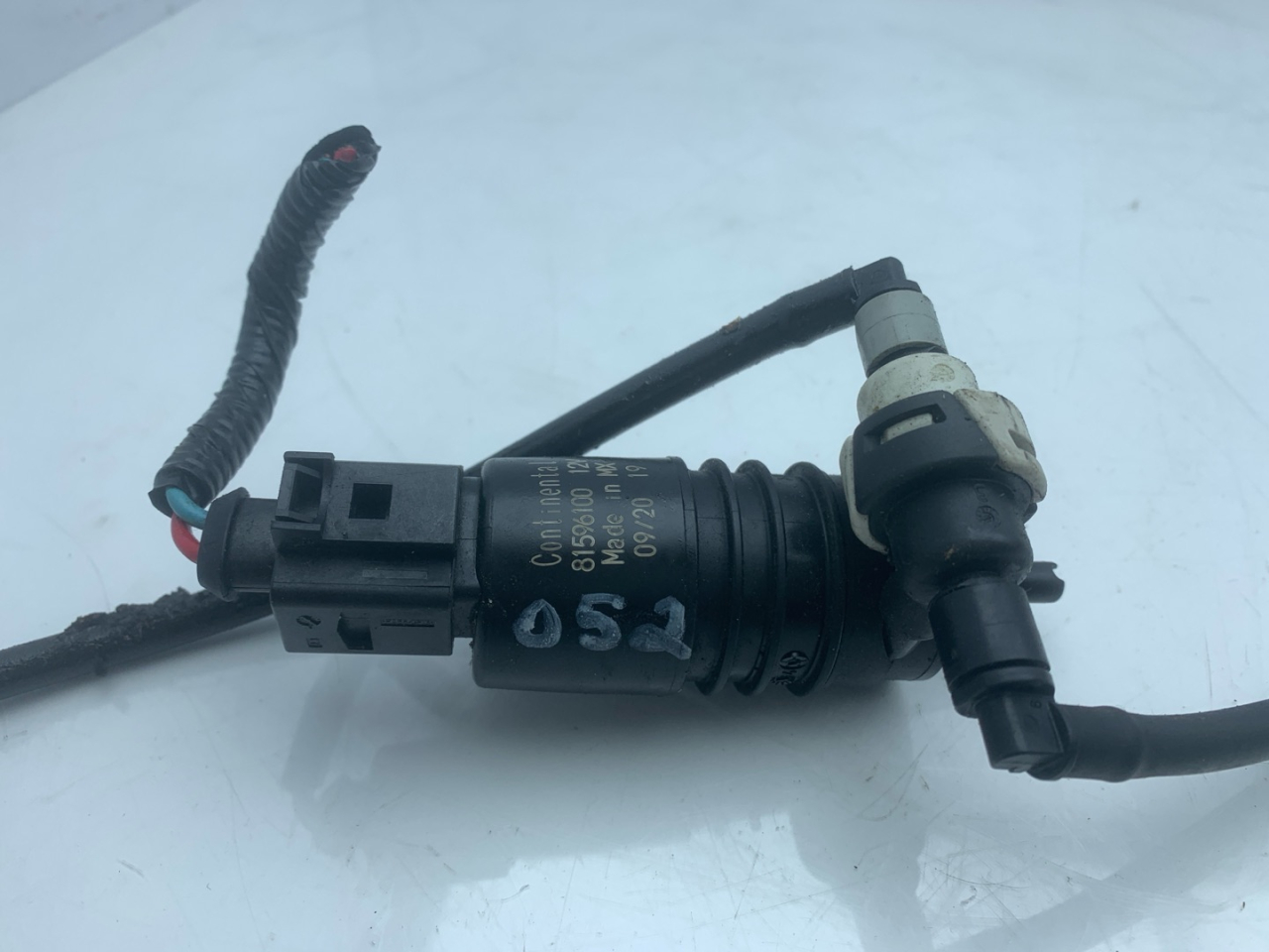 насос (моторчик) омывателя стекла Acura RDX 3 поколение 2020, 2.0 л., бензин, АКПП, черный, внедорожник 5 дв., полный привод, 76806-TG7-A01, 81596100 - фото №1