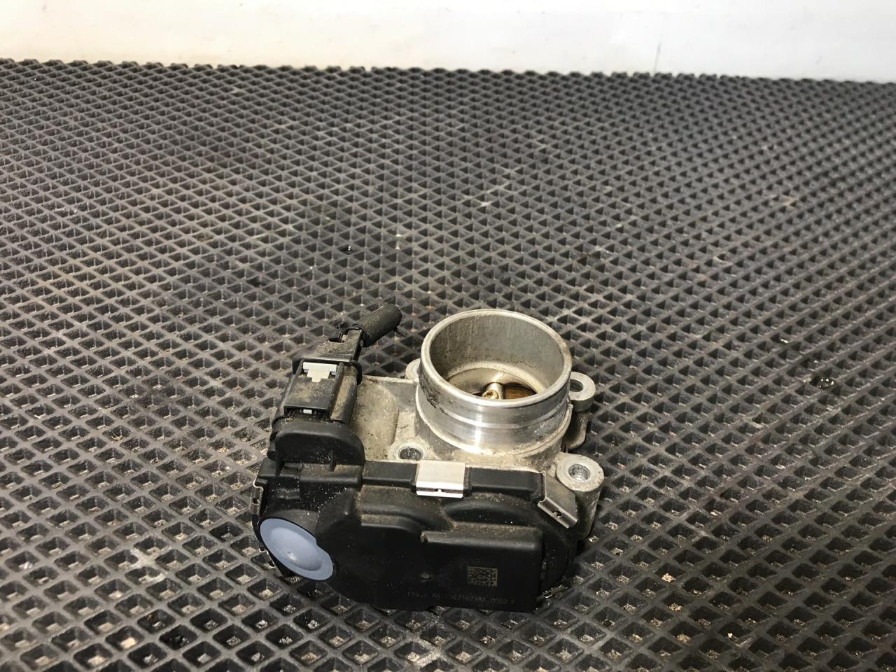 заслонка дроссельная Chevrolet Equinox 3 поколение 2018, 1.5 л., бензин, бежевый, полный привод - фото №1