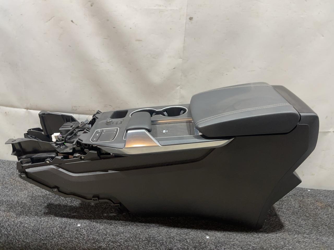 подлокотник Acura MDX 4 поколение 2022, 3.5 л., бензин, АКПП, серебристый, полный привод - фото №1