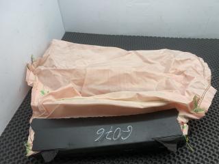 подушка безопасности коленная Chevrolet TrailBlazer 3 поколение 2021, 1.3 л., бензин, АКПП, черный, полный привод, 42457827