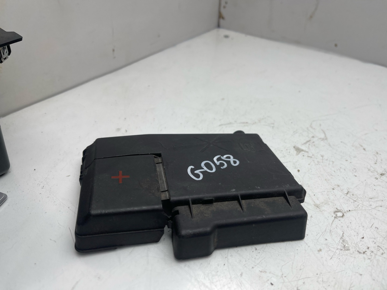 клемма аккумулятора плюс Chevrolet Equinox 3 поколение 2019, 1.5 л., бензин, АКПП, белый, внедорожник 5 дв., передний привод, 812461952 - фото №1