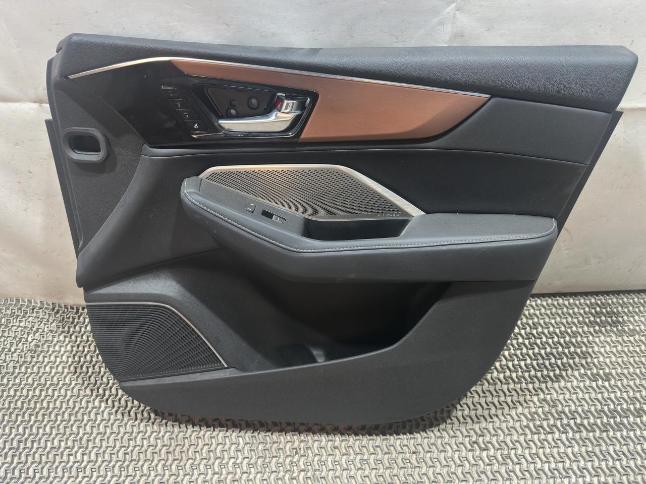 обшивка двери передняя правая Acura MDX 4 поколение 2022, 3.5 л., бензин, АКПП, серебристый, полный привод - фото №1