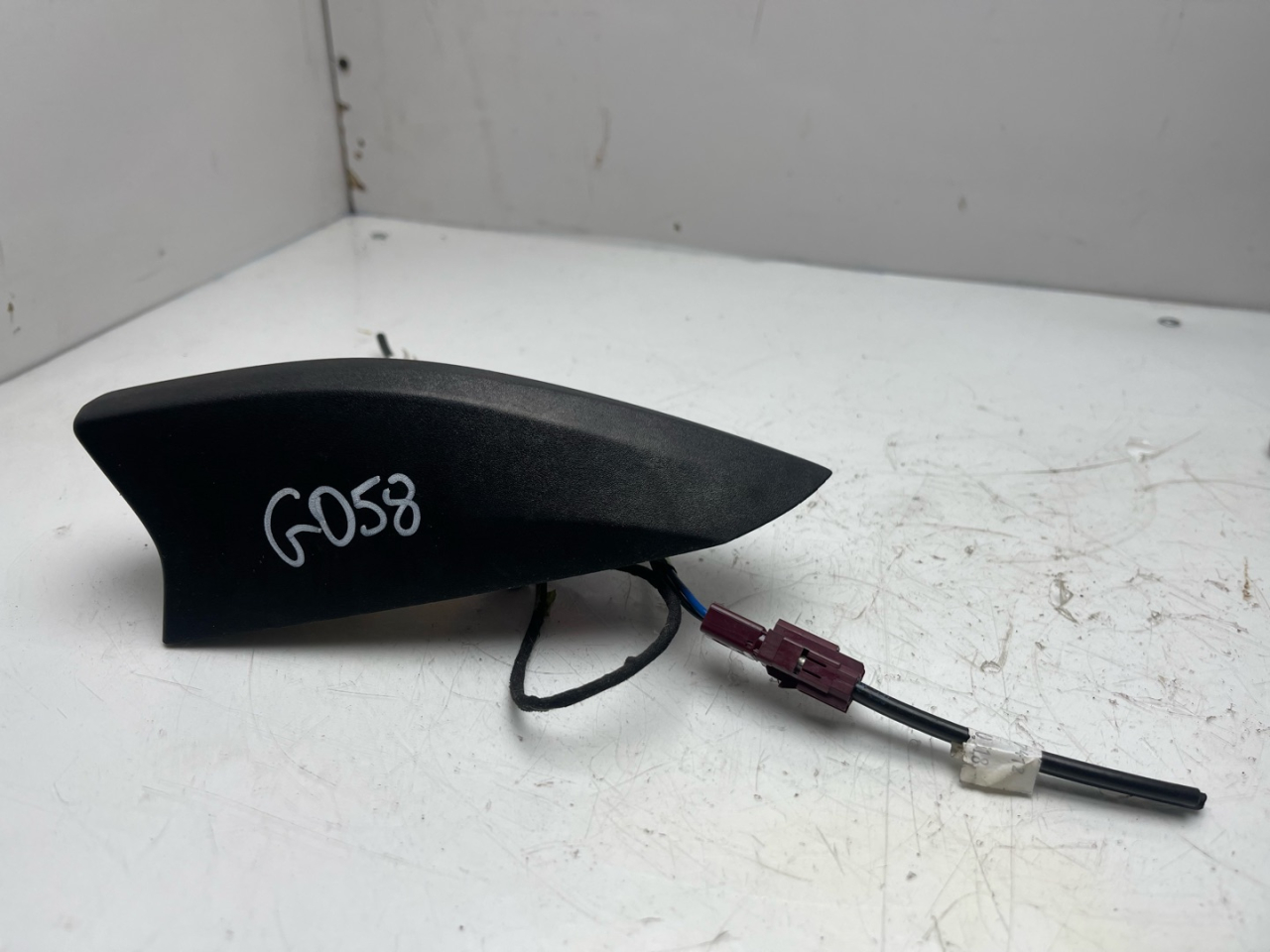 антенна Chevrolet Equinox 3 поколение 2019, 1.5 л., бензин, АКПП, белый, внедорожник 5 дв., передний привод, 84284668 - фото №1