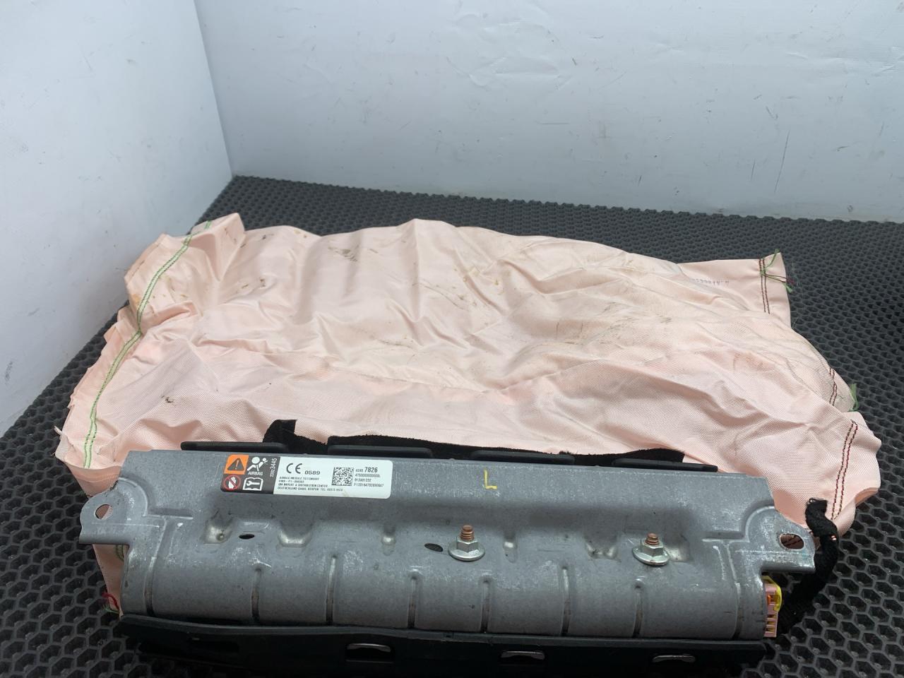 подушка безопасности коленная Chevrolet TrailBlazer 3 поколение 2021, 1.3 л., бензин, АКПП, черный, полный привод, 42457826 - фото №1