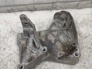 кронштейн двигателя Renault Megane 2 поколение 2005, 1.5 л., дизель, 8200293844