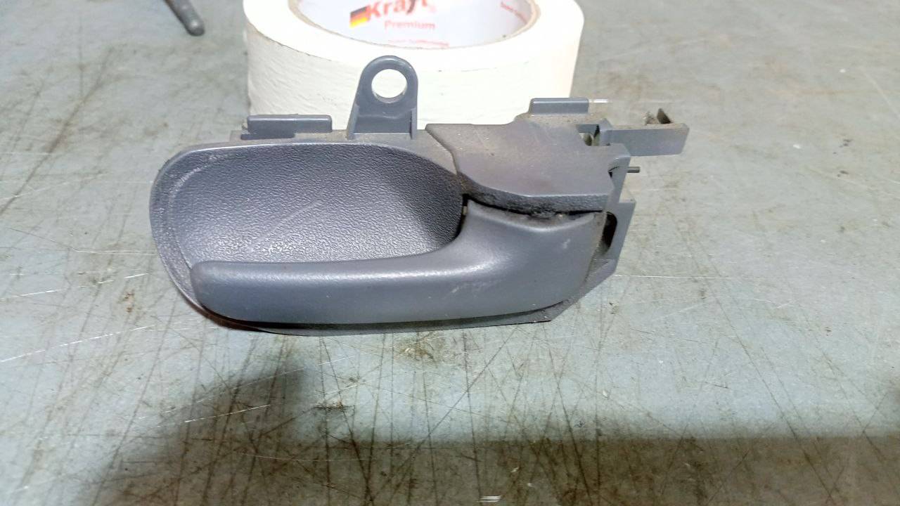 ручка внутренняя передняя правая Toyota Aygo 1 поколение (2005 - 2008), хетчбэк 3 дв. - фото №1