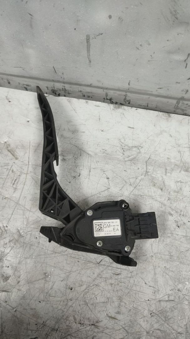 педаль Chevrolet Cruze 1 поколение (2009 - 2012), 1.8 л., бензин, АКПП, 13252702, 6PV009765 - фото №1