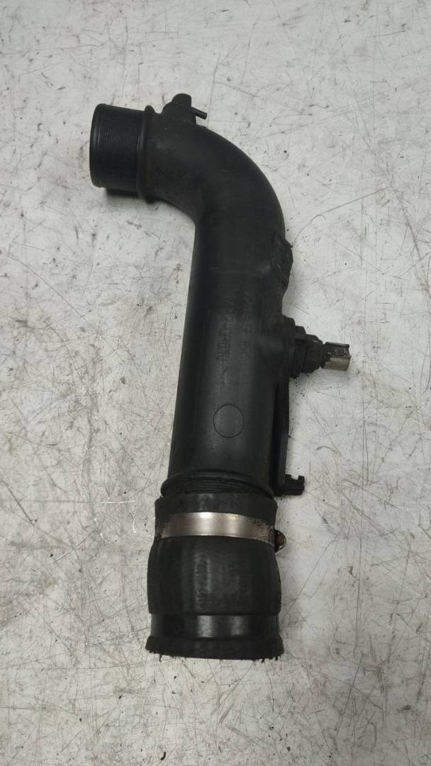 патрубок интеркулера Toyota Corolla Verso 2 поколение AR10 (2004 - 2007), 2.2 л., дизель, 173620R010 - фото №1