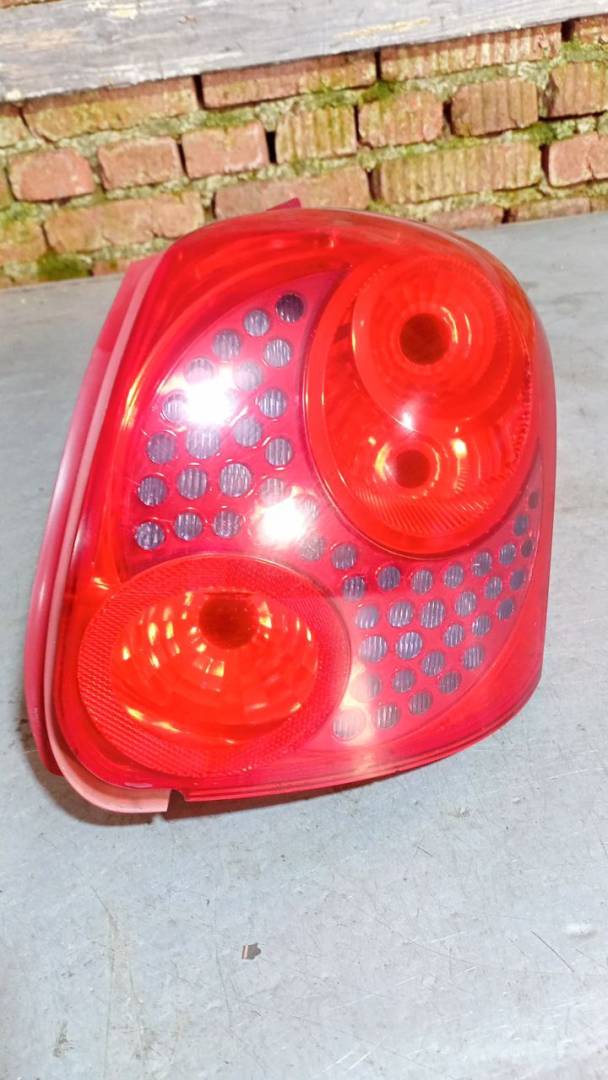 фонарь задний правый Peugeot 207 1 поколение (2006 - 2009) - фото №1
