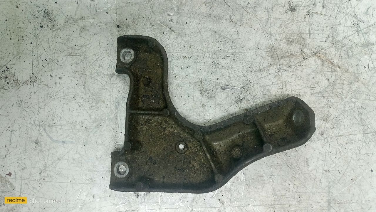 кронштейн двигателя Mazda 323 6 поколение (1998 - 2001), 1.6 л., бензин, МКПП - фото №1