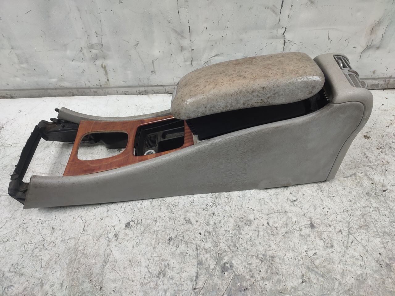 консоль салона (центральная часть) Mercedes-Benz C-Класс W203/S203/CL203 (2000 - 2004), A2036830408 - фото №1