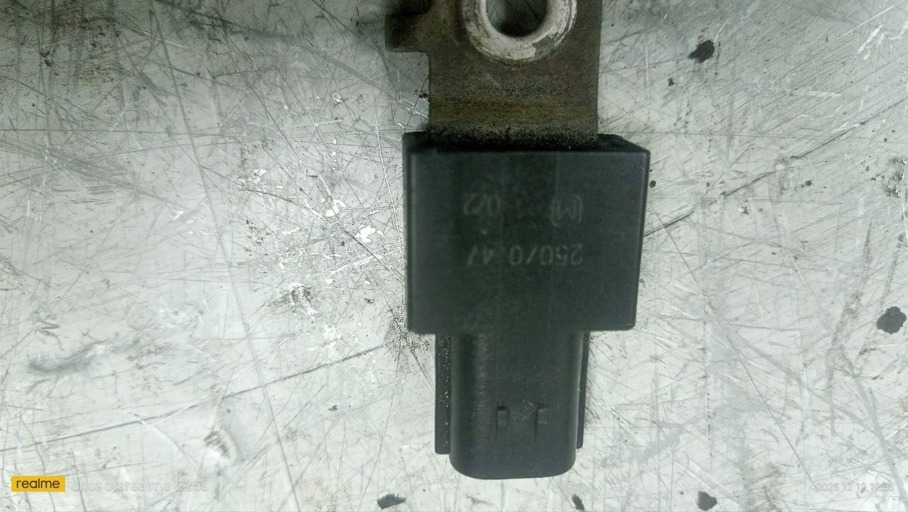 датчик давления топлива в рампе Mazda 323 6 поколение (1998 - 2001), 1.6 л., бензин, МКПП - фото №1