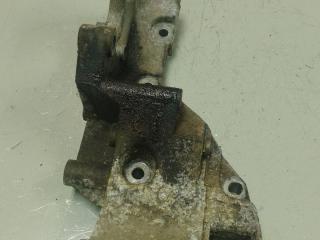 кронштейн компрессора кондиционера Renault Scenic 1 поколение (1996 - 1999), 1.6 л., бензин, 7700272975