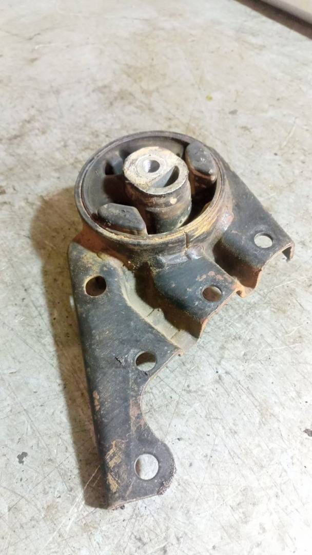 подушка крепления КПП Dodge Caravan 4 поколение (2000 - 2007), 2.4 л., бензин, АКПП - фото №1