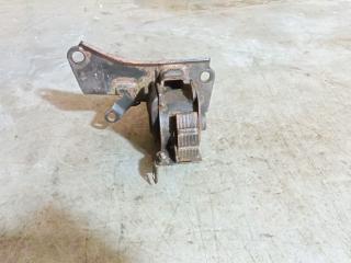 подушка крепления КПП Toyota Corolla Verso 2 поколение AR10 (2004 - 2007), 2.2 л., дизель, МКПП