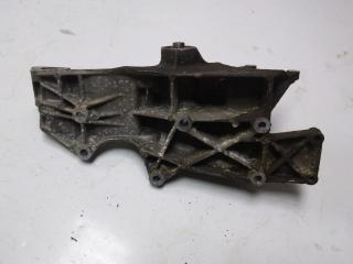 кронштейн генератора Volkswagen Passat B5 (1996 - 2001), 1.6 л., бензин, 06B903143K