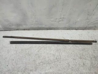 Уплотнитель стекла Volkswagen Touran 1 поколение (2003 - 2006), 1.8 л., бензин, АКПП, передний привод