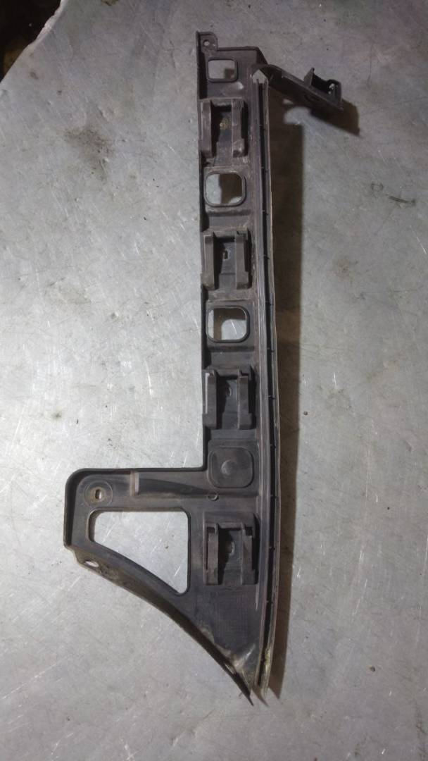 Крепление бампера переднего Volkswagen Passat B6 2006, седан, 3C5807394 - фото №1