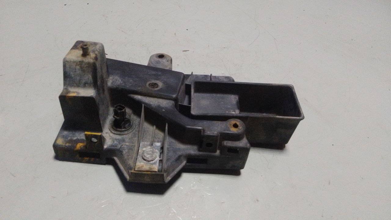 крепление аккумулятора Dodge Caravan 4 поколение (2000 - 2007), 05109648AA - фото №1