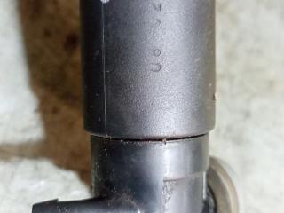 насос (моторчик) омывателя фар Toyota Corolla Verso 2 поколение AR10 (2004 - 2007), 8528002021