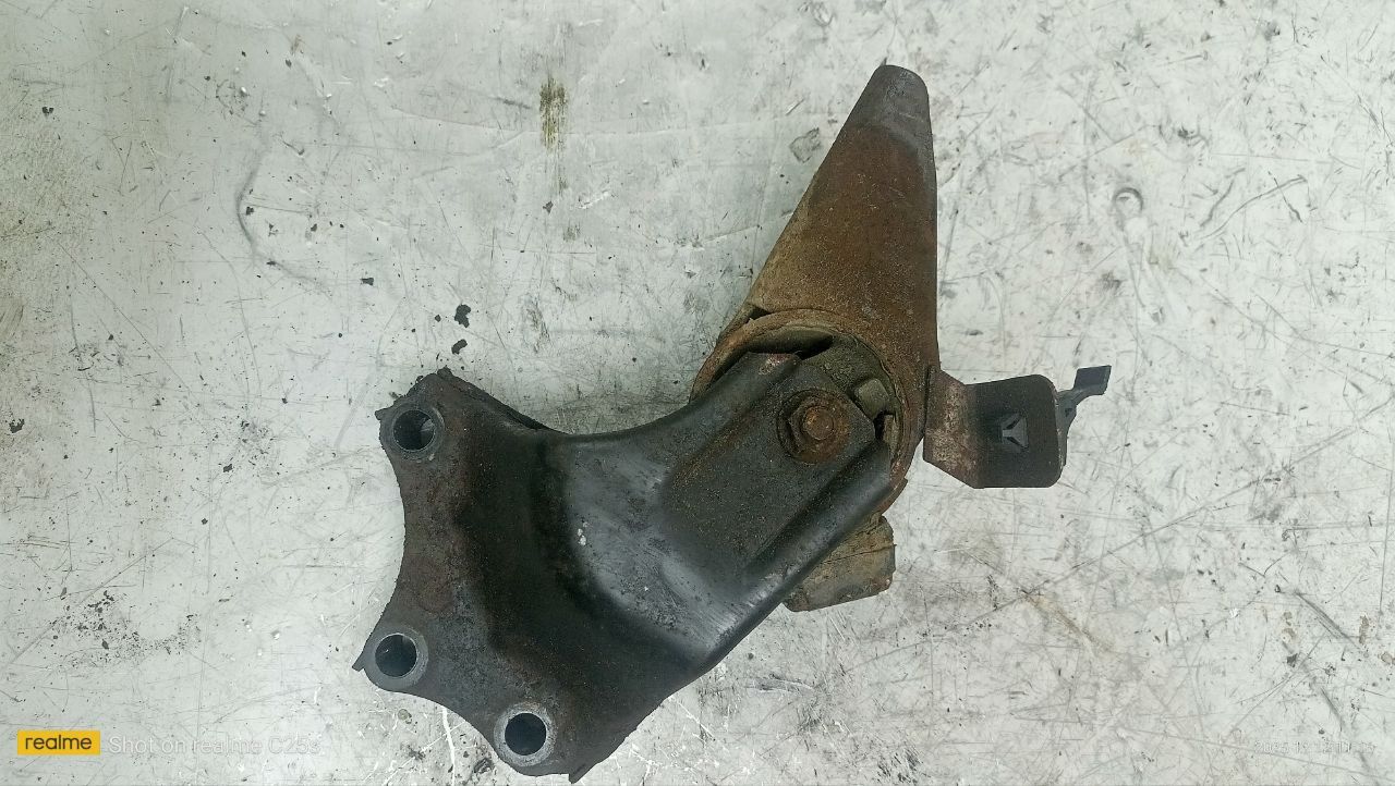 кронштейн двигателя Mazda 323 6 поколение (1998 - 2001), 1.6 л., бензин, МКПП - фото №1