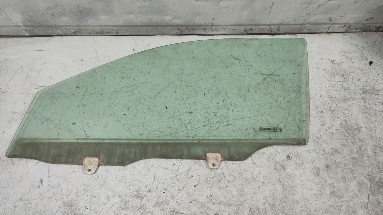 стекло двери передней левой Honda HR-V 1 поколение (1998 - 2001) - фото №1