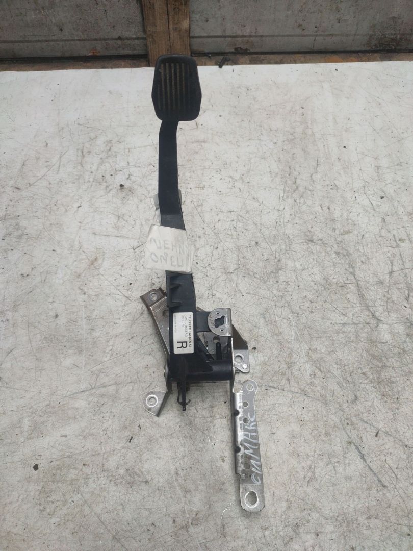 педаль сцепления Ford C-Max 1 поколение 2003, 1.8 л., бензин, МКПП, 3M517B633AG - фото №1