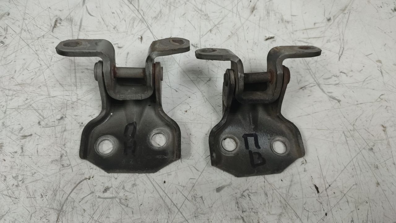 петля двери Subaru Forester 3 поколение (SH) 2010, 2.0 л., бензин, АКПП - фото №1