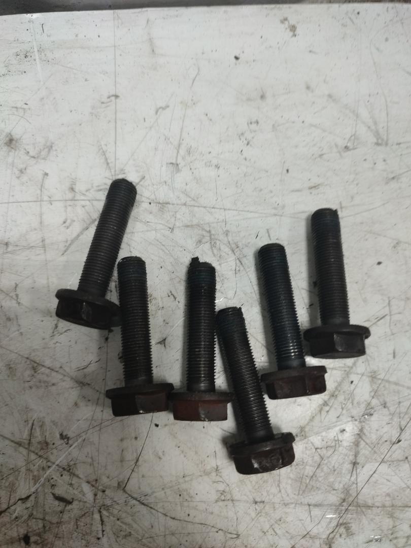 болт двигателя Volkswagen Passat B5 1999, 1.8 л., бензин, МКПП, 8D0199307H - фото №1