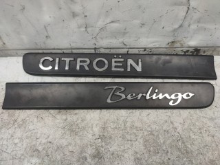 накладка двери (крышки) багажника Citroen Berlingo 1 поколение (M59) [рестайлинг] (2004 - 2013), 1.9 л., дизель, 9620953080, 9620953280