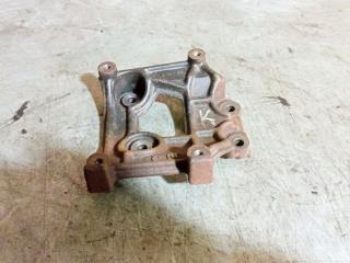 кронштейн компрессора кондиционера Mitsubishi Carisma 1 поколение (1995 - 1999), 1.8 л., бензин, MB958179, CAB116A049