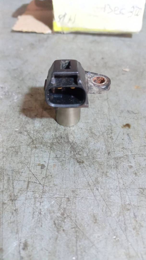 датчик распредвала Toyota Avensis Verso 1 поколение (2001 - 2003), 2.2 л., дизель - фото №1