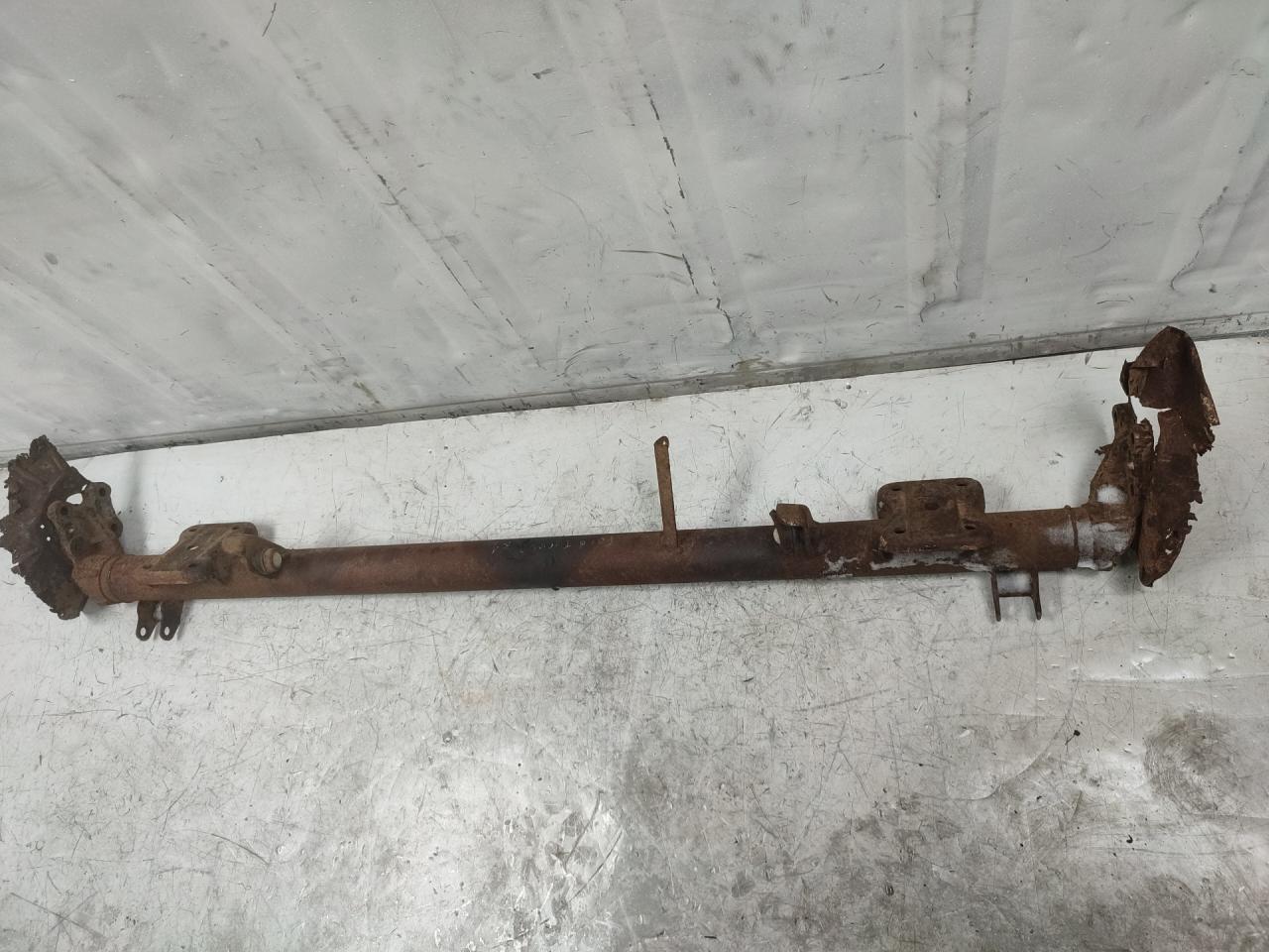 балка подвески задняя Ford Transit Connect 1 поколение 2009 - фото №1