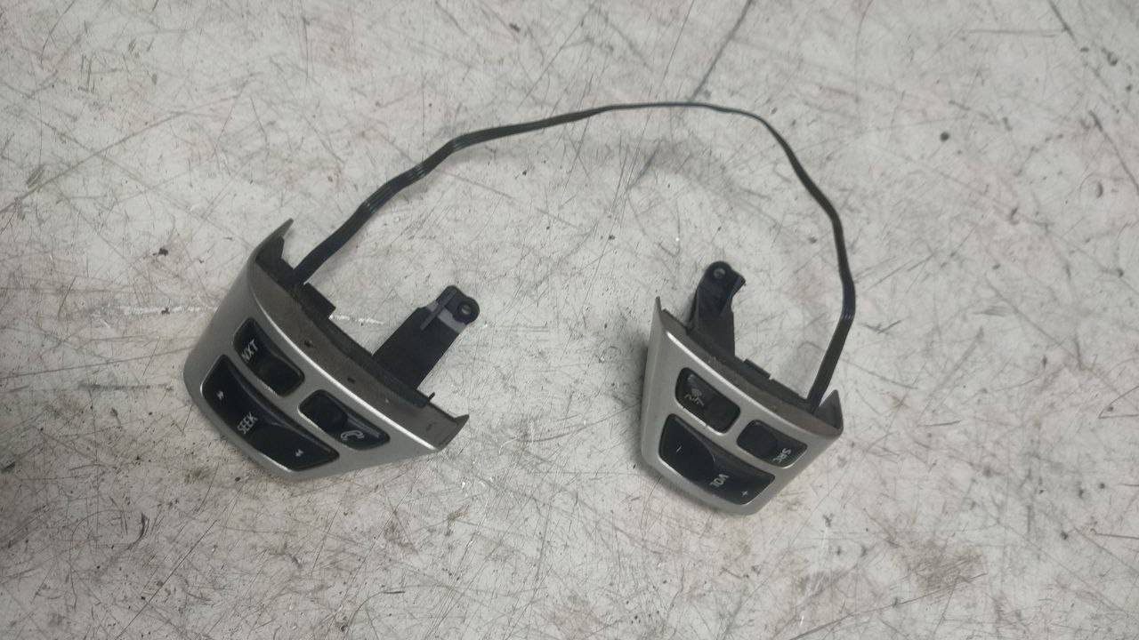 кнопки управления на руле Saab 9-3 2 поколение 2005 - фото №1