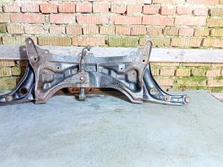 балка подвески передняя (подрамник) Toyota Aygo 1 поколение (2005 - 2008), 1.0 л., бензин